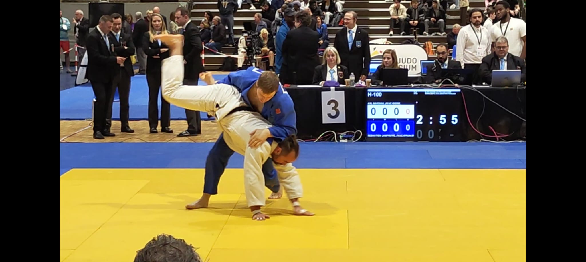Sébastien Lamproye executing a sukui-nage at the 2025 Belgian national judo championships
